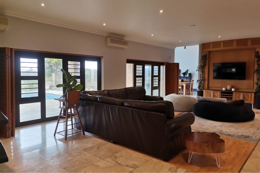 5 Bedroom Property for Sale in Bluewater Bay Eastern Cape